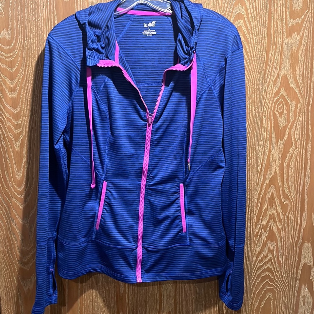 Zip up hoodie size L